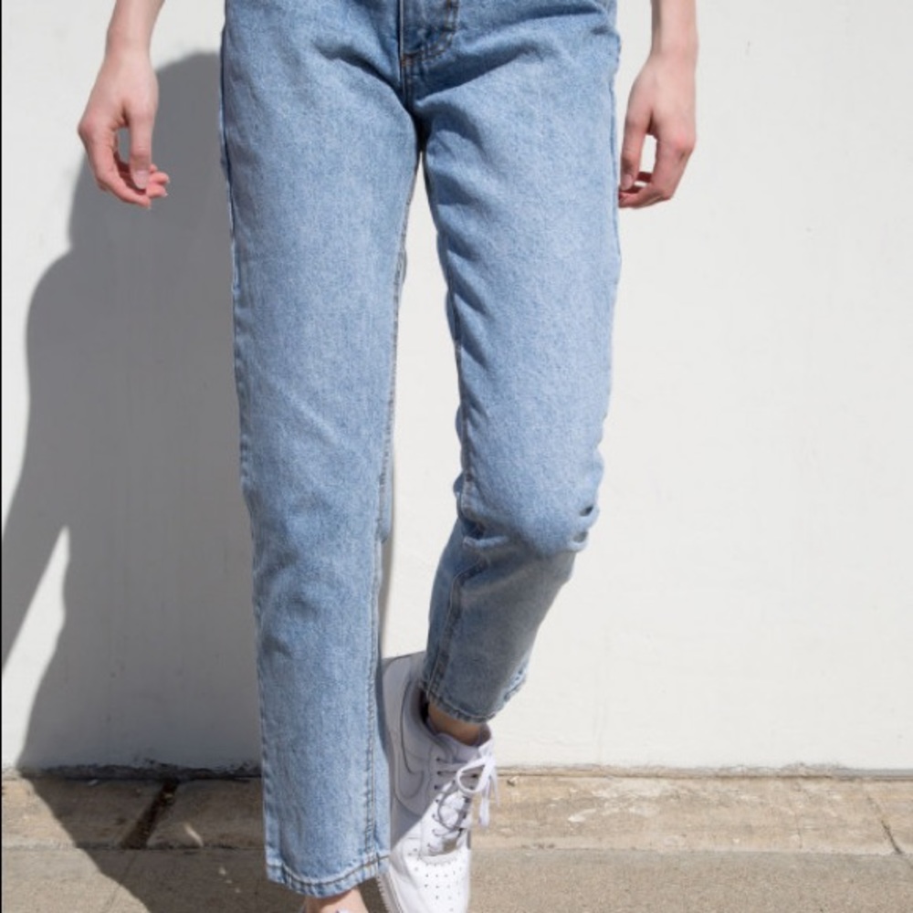 NWT Brandy Melville Jane Light Wash Jeans - Picture 2 of 2